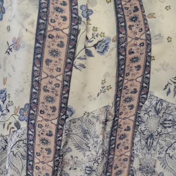 ladies blouse - Picture 3 of 5